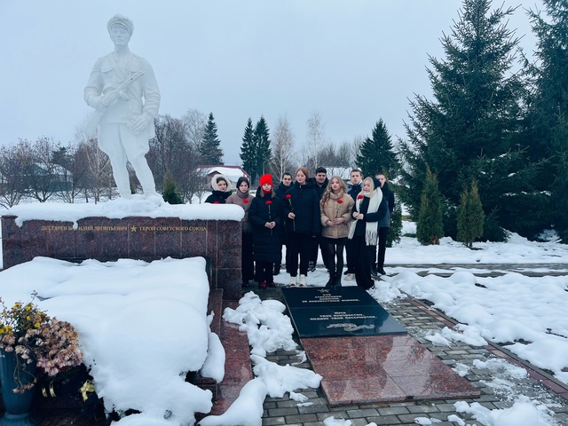 Учащиеся Дубровской №1 СОШ посетили мемориал воинской славы в селе Голубея