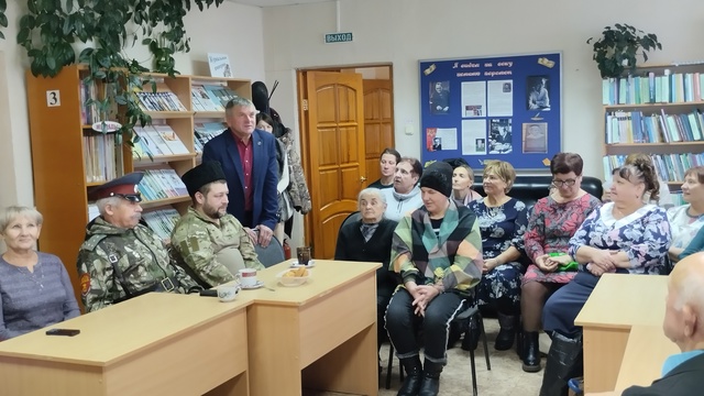 В Дубровской библиотеке состоялась встреча с участником СВО