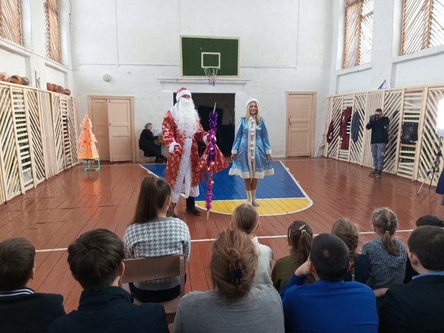 Инструкторы школы «Лиза Алерт» устроили новогодний праздник для учащихся Рябчинской СОШ