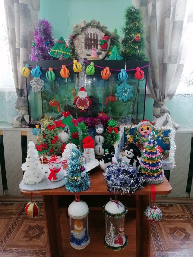 ГБУ КЦСОН Дубровского района началась выставка детского творчества «Новый год-время чуда»