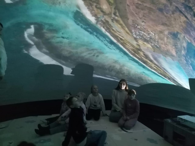 Воспитанники ГБУ КЦСОН Дубровского района посетили мобильный планетарий