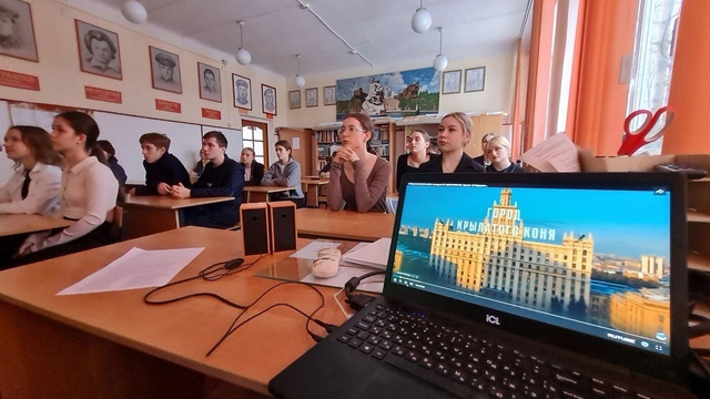 В Дубровской №2 СОШ просмотрели профориентационный фильм «Город крылатого коня»