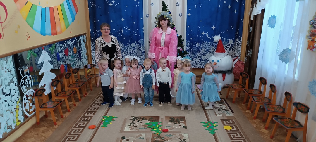 Для воспитанников Дубровской № 1 СОШ прошли новогодние утренники