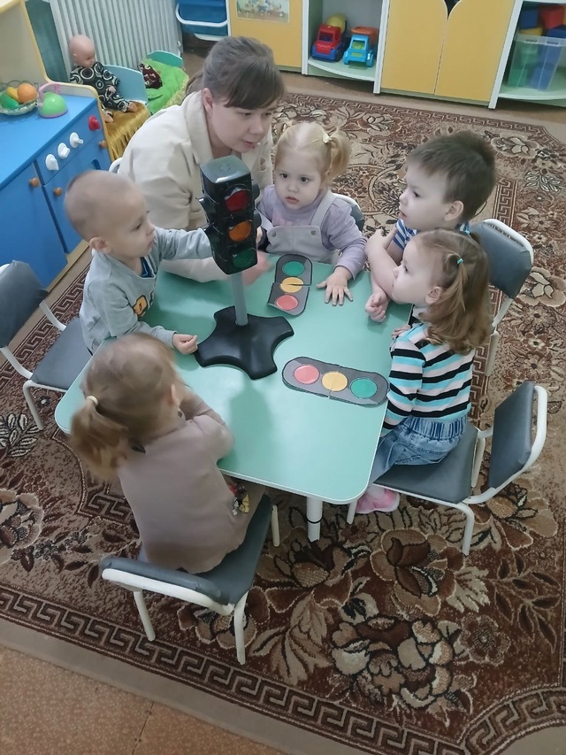 Для воспитанников Дубровской № 1 СОШ  состоялась беседа «Знакомство со светофором»