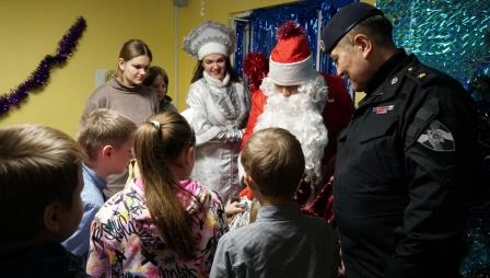 Акция Росгвардии «Дед Мороз специального назначения» стартовала в Брянске