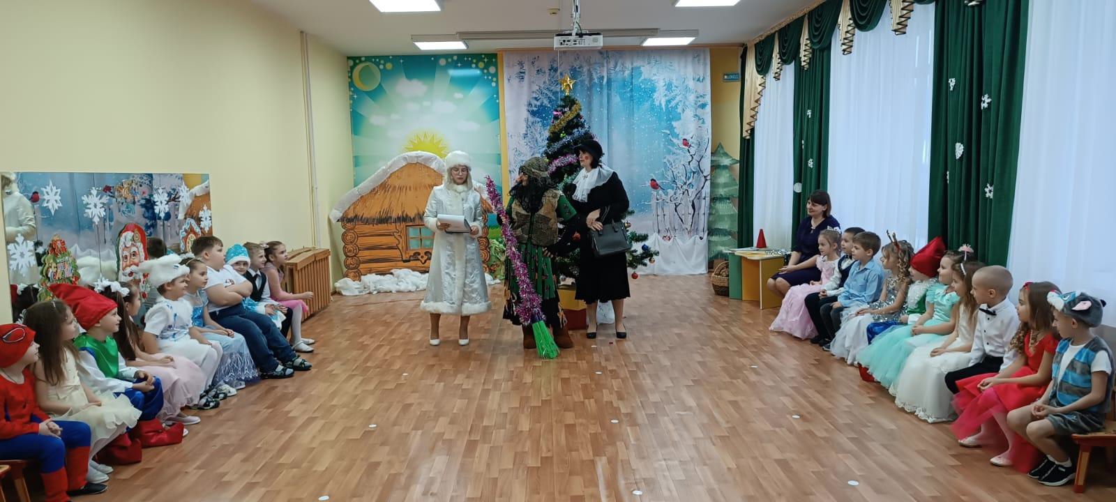 В Дубровском детском саду №4  прошёл новогодний утренник