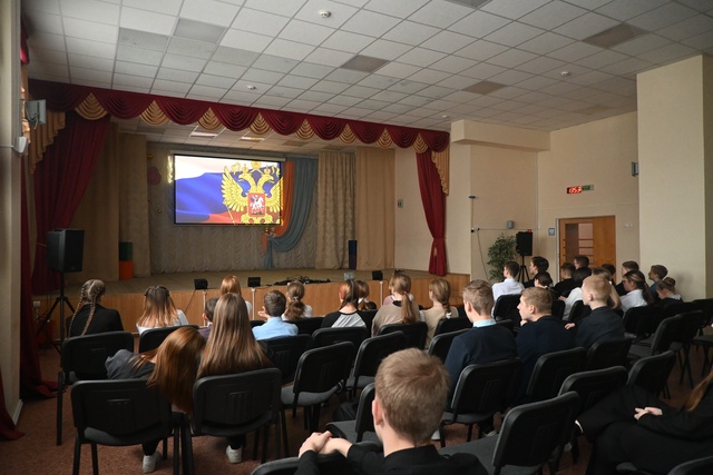 В Сещинской СОШ прошли занятия, посвященные Дню государственного герба РФ