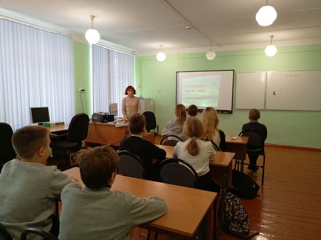 В Давыдчинской ООШ прошли классные часы на тему: «Осторожно, тонкий лёд!»