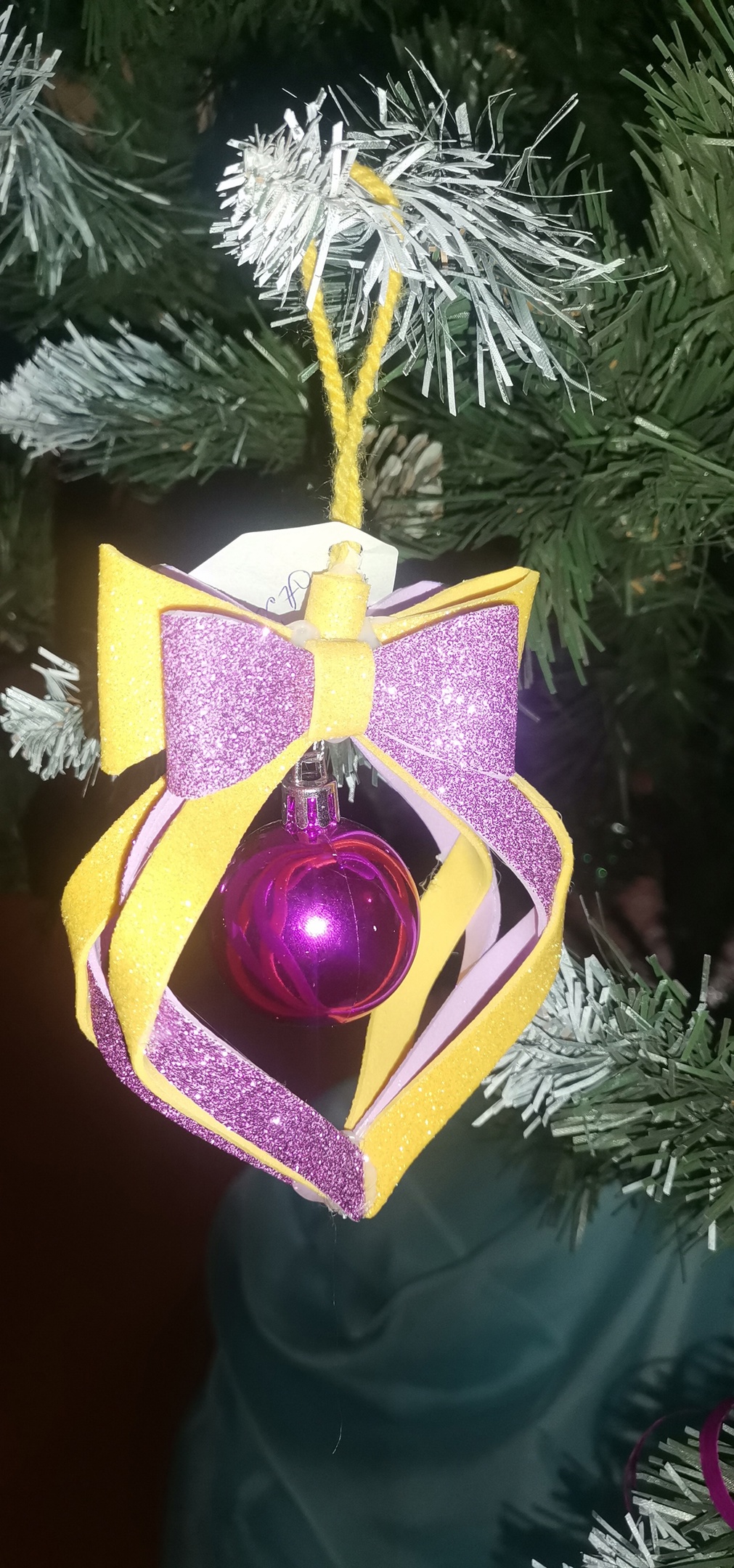 В Рябчинской СОШ состоялась выставка поделок елочных игрушек сделанных своими руками