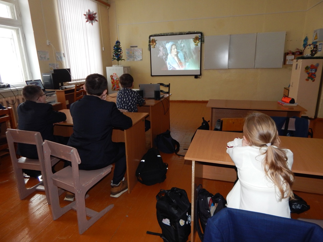 Для учащихся Рябчинской СОШ прошел кинопоказ «Мир новогоднего кино»