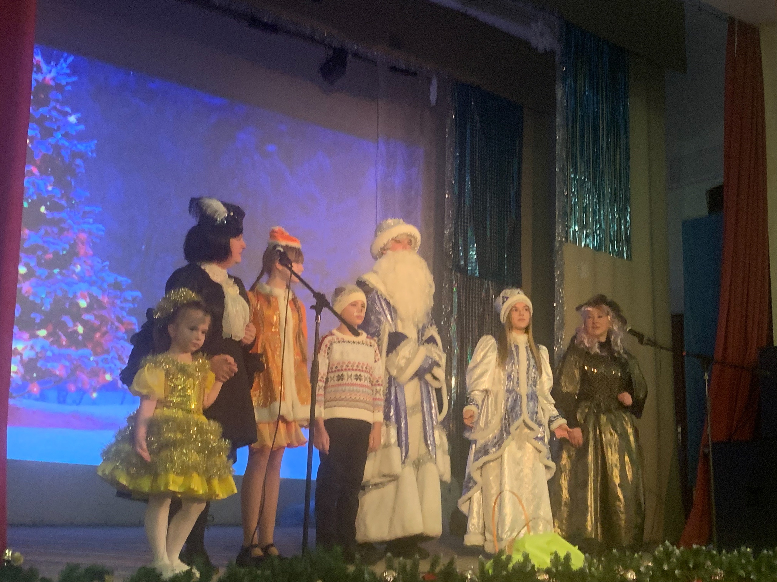 Учащиеся Дубровской №1 СОШ посетили театрализованное представление «Проказы Снегурочки»