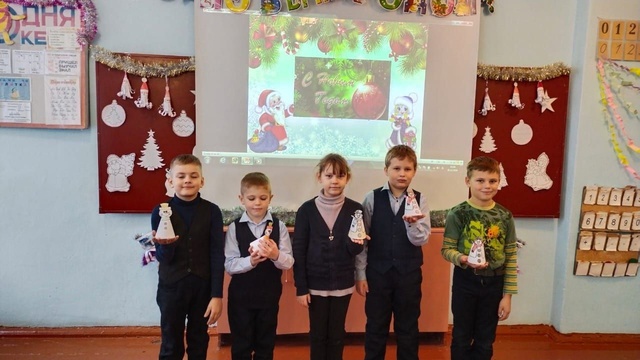 Для учащихся Давыдчинской ООШ прошел игровой час «К нам приходит Новый год»