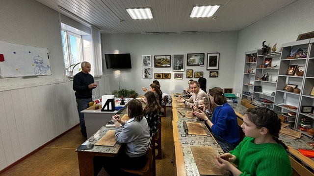 В Дубровской детской школе искусств прошел мастер-класс по лепке из глины