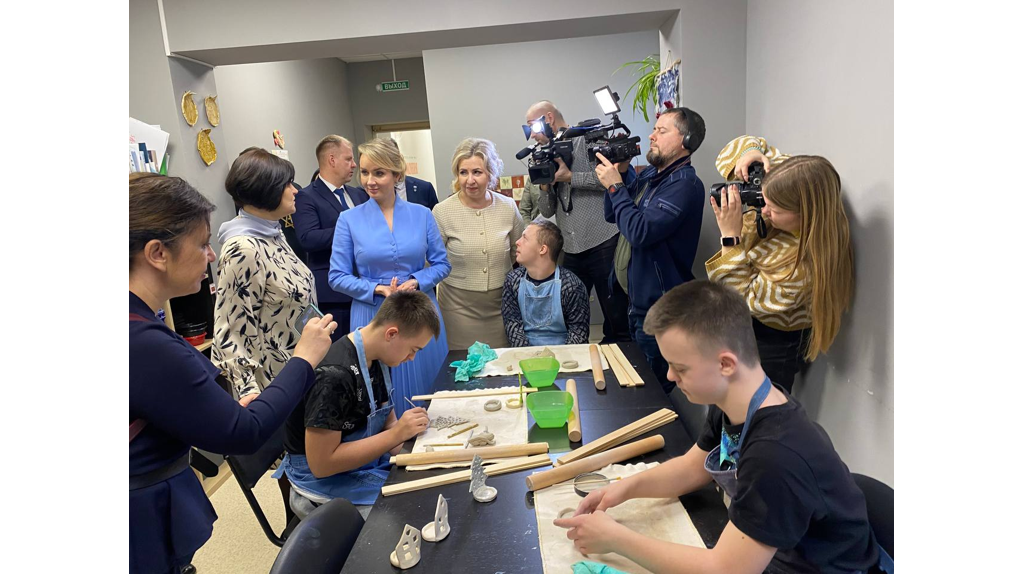 Мария Львова-Белова в Брянске посетила центр дневного пребывания детей-инвалидов