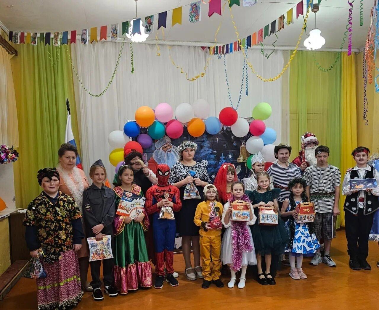 Для учащихся Рябчинской школы состоялся новогодний утренник «Здравствуй, Новый год!»