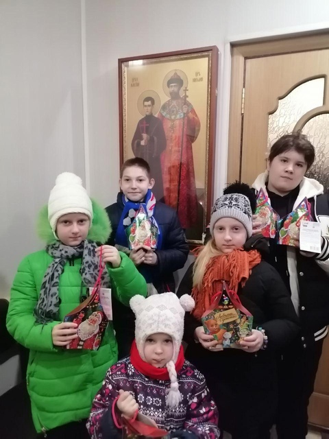 Воспитанники ГБУ КЦСОН Дубровского района приняли участие в рождественских мероприятиях