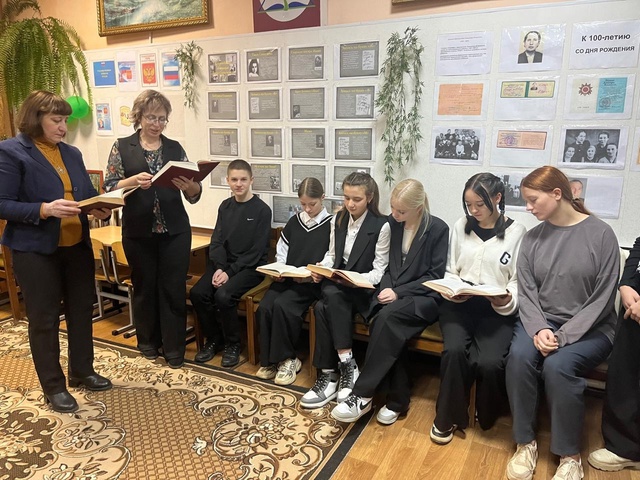 В Дубровской №1 СОШ прошел Единый день чтения, посвященный 95-летию Тани Савичевой