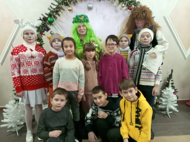 Учащиеся Дубровской №2 СОШ посетили театрализованную программу «Посох Деда Мороза»