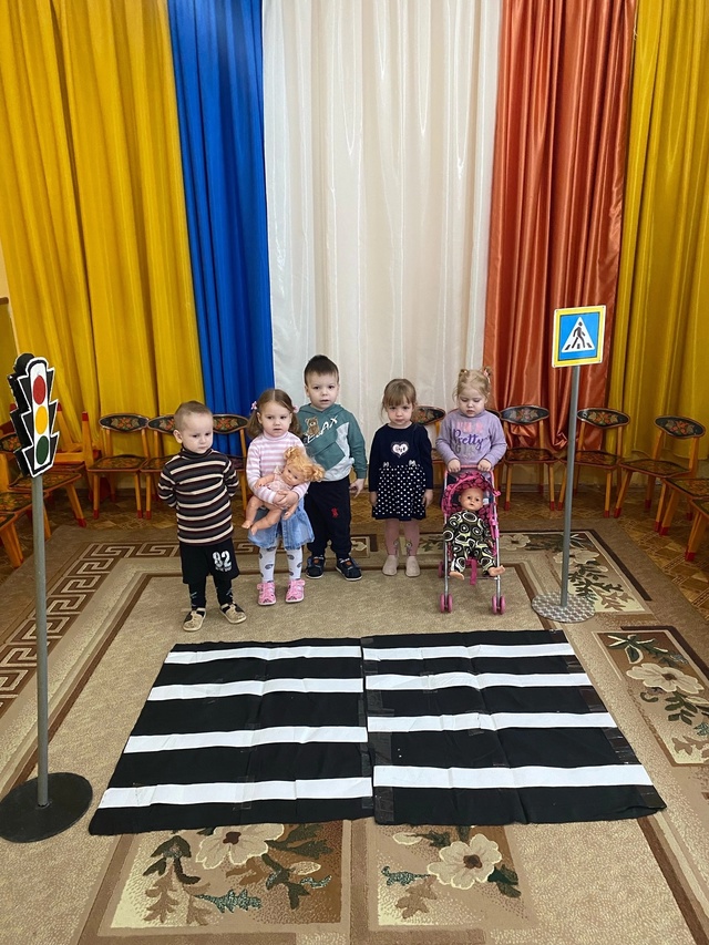 Для воспитанников Дубровской № 1 СОШ было проведено занятие «Переходим дорогу»