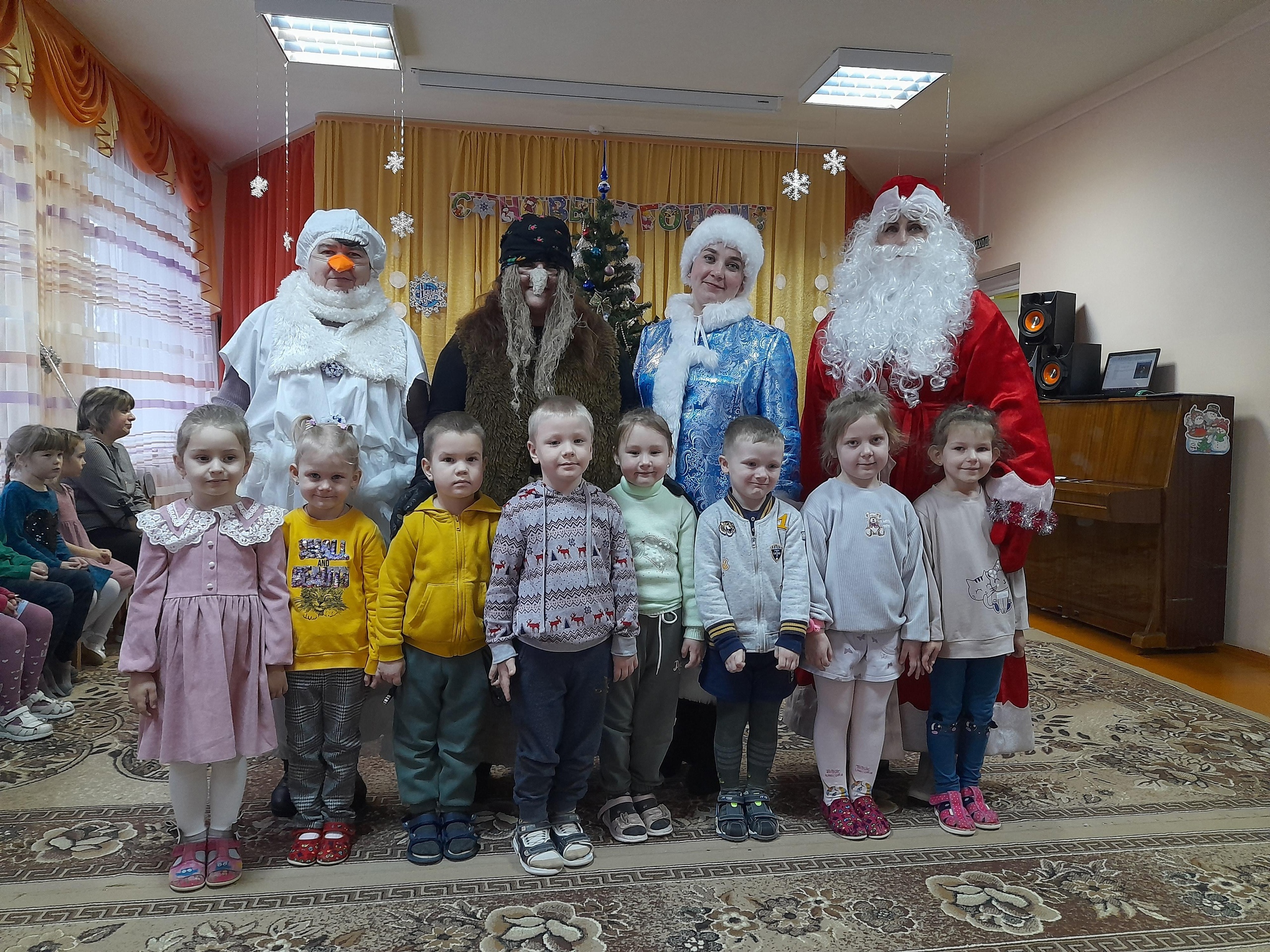 В Дубровском детском саду №2 прошло мероприятие «Прощание с ёлочкой»