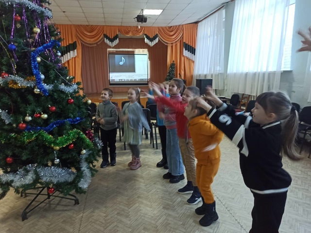 Для учащихся Дубровской №2 СОШ состоялась новогодняя программа «Новогоднее эхо»