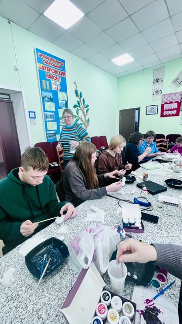 Учащиеся Дубровской СОШ № 1 посетили мастер-класс «Елочная игрушка из ваты»