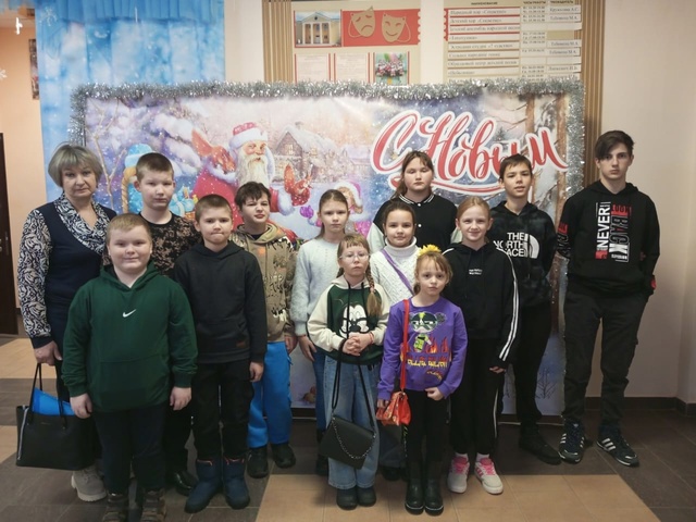 Учащиеся Рябчинской СОШ посмотрели театрализованное представление «Проказы Снегурочки»