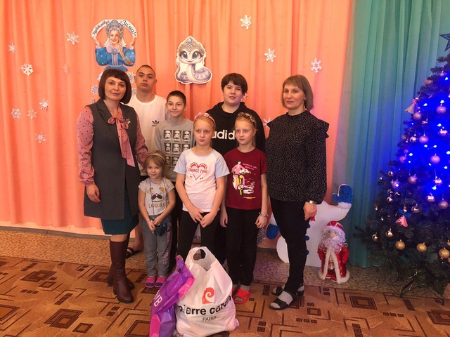 Коллектив Дубровского детского сада №1 «Вишенка» оказал благотворительную помощь воспитанникам КЦСОН Дубровского района