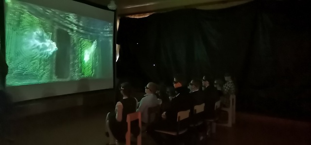 Для учащихся Рябчинской СОШ состоялся мультпоказ в передвижном 3D кинотеатре