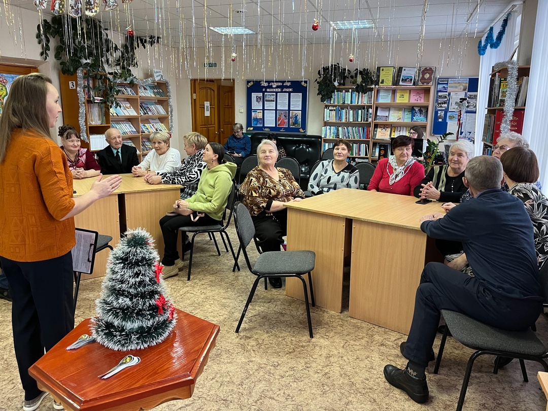 В Дубровской библиотеке состоялась интеллектуальная игра «Тайны бабушкиного сундука»