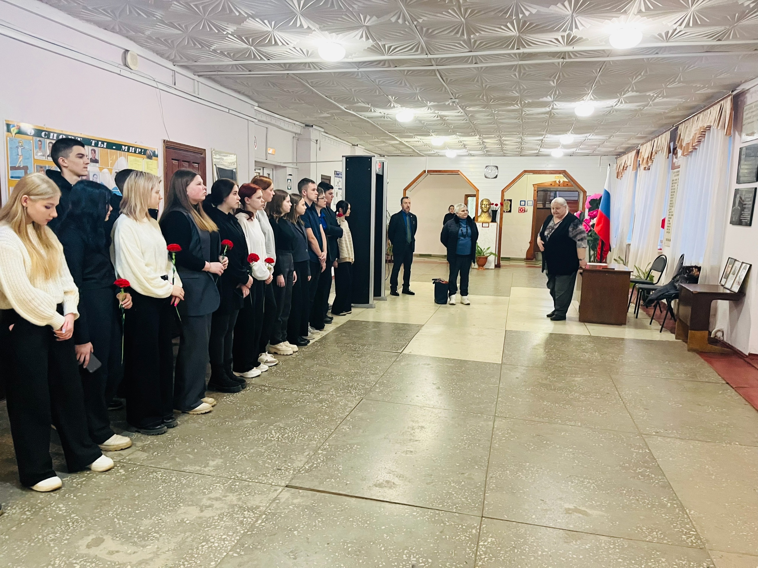 В Дубровской №1 СОШ прошёл ряд мероприятий, посвященный Дню памяти о россиянах, исполнявших служебный долг за пределами Отечества