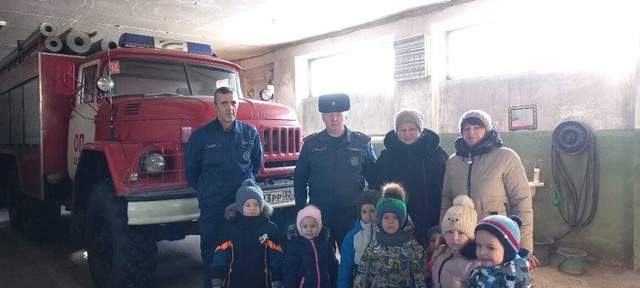 Воспитанники дошкольной группы МБОУ «Сещинская СОШ им. К. Я. Поварова» отправились на экскурсию в отделение МЧС