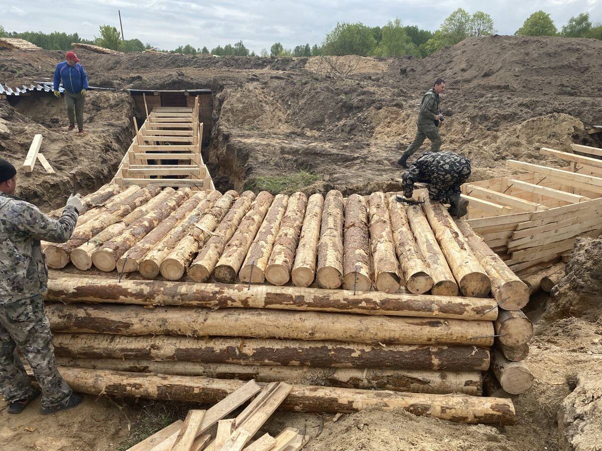 Брянские строители возвели противотанковый ров длиной 50 км за неделю