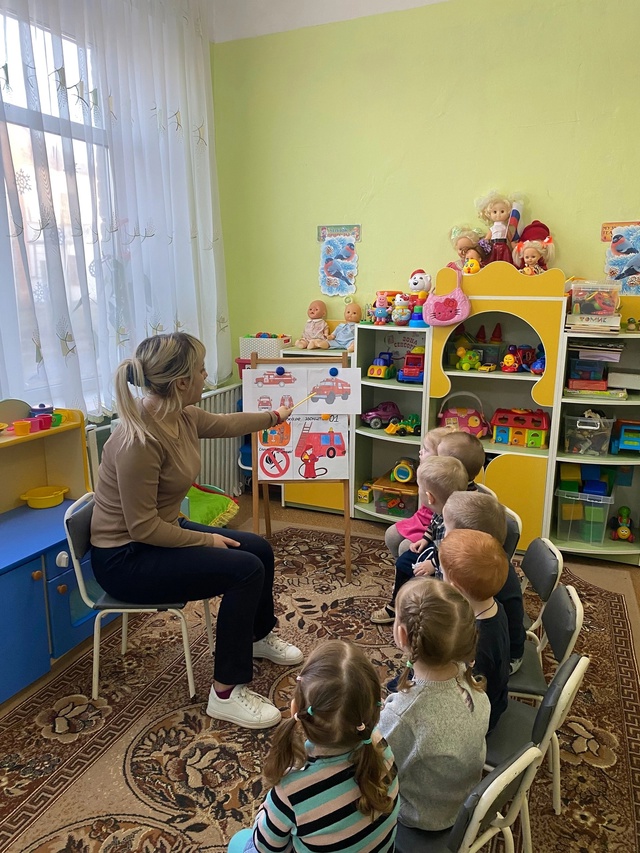 Для воспитанников Дубровской № 1 СОШ состоялась беседа «Пожарная машина»