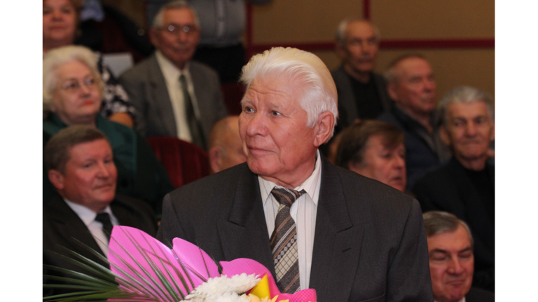 В БРЯНСКЕ ОТМЕЧАЕТ 90-ЛЕТНИЙ ЮБИЛЕЙ ПОЧЁТНЫЙ ДОРОЖНИК РФ АЛЕКСАНДР КАЛАШНИКОВ