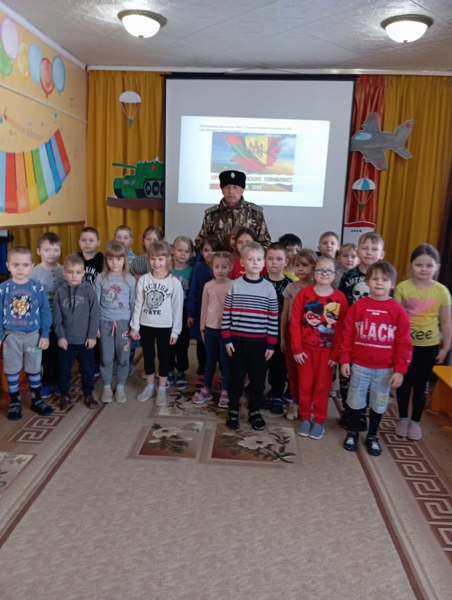 Для воспитанников МБОУ Дубровской № 1 СОШ прошла встреча с атаманом казачества