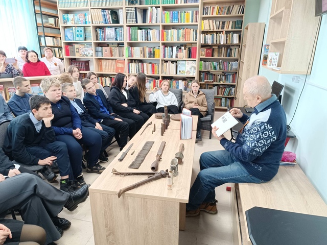 В Сещинской поселенческой библиотеке состоялась встреча с писателем Валерием Викторовичем Петраковым