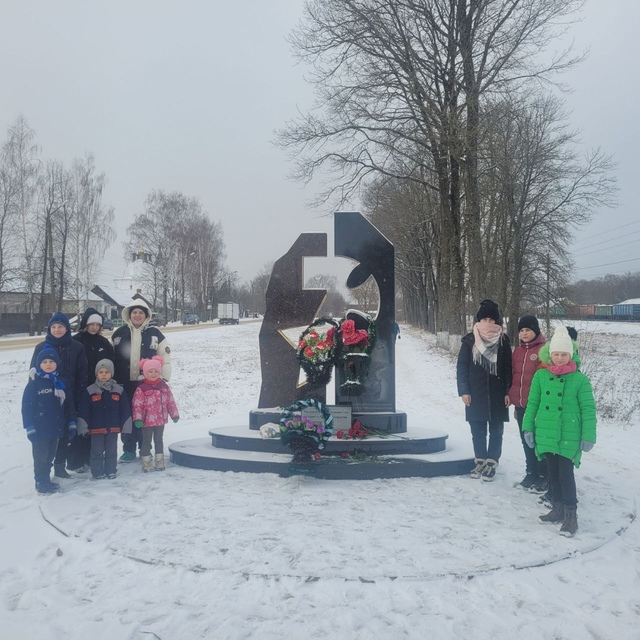 В ГБУ КЦСОН Дубровского района состоялось патриотическое мероприятие «Никто не создан для войны»