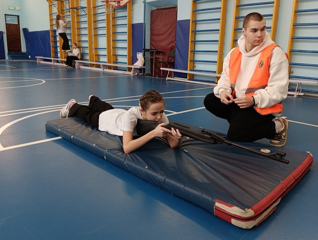 В Дубровской № 1 СОШ  проходят мероприятия в рамках месячника «Оборонно-массовой и военно-патриотической работы»