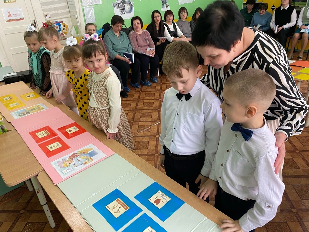 На базе дошкольной группы МБОУ Дубровской № 1 СОШ была организованна стажировочная площадка