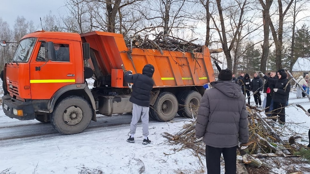 В Брянске на территории будущего мемориального комплекса прошла «Санитарная пятница»