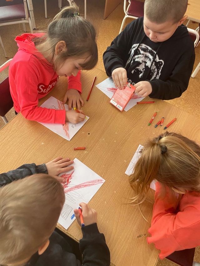 Для воспитанников Дубровской № 1 СОШ прошло занятие-рисование на тему «Спички не тронь, в спичках огонь!»