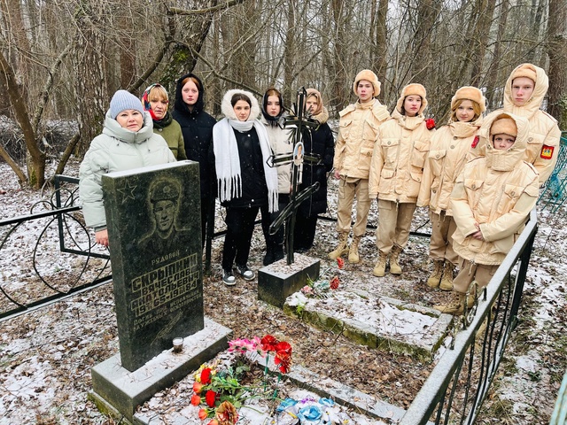 Для учащихся Дубровской №1 СОШ состоялся патриотический час «Солдат войны не выбирает»