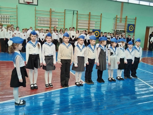 В Сещинской школе состоялось праздничное мероприятие «Статен и строен – уважения достоин!»