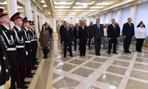 Александр Богомаз вручил государственные награды