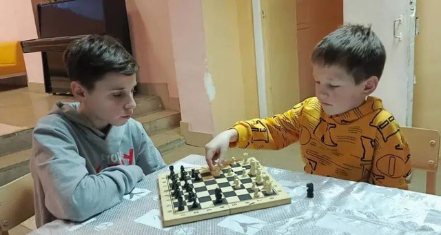 В СП» Сещинский СДК» состоялся турнир по настольным играм «Ловкие и смелые»