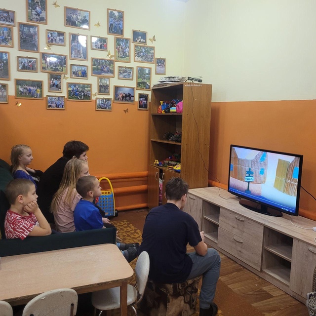 В ГБУ КЦСОН Дубровского района прошёл патриотический час «Ты выстоял, великий Сталинград!»