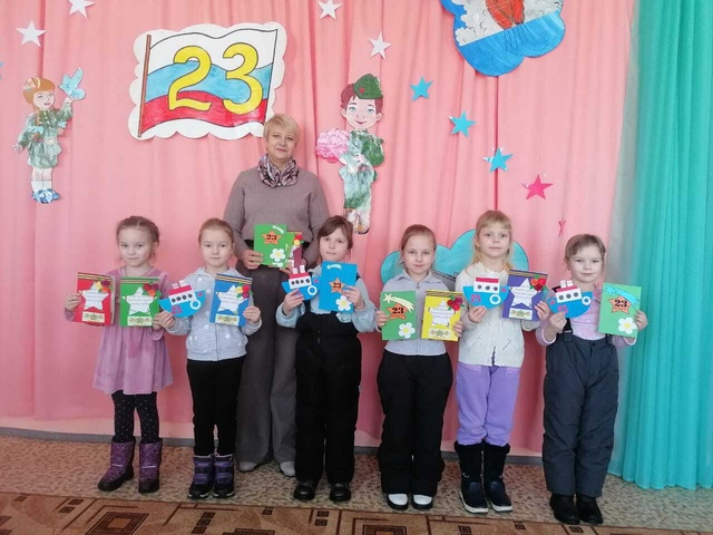 Воспитанники Дубровского детского сада № 2 поздравили пожилых людей с Днем защитника Отечества