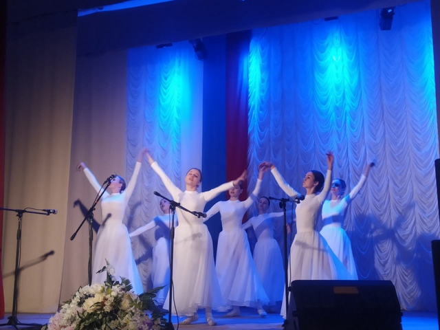 В Дубровском Доме культуры состоялась концертная программа «Гордись Отчизна славными сынами»