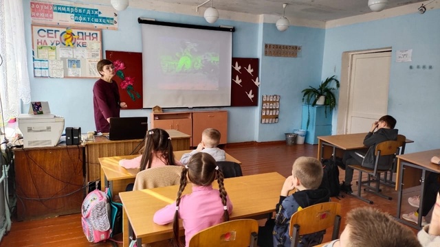 В Давыдчинской ООШ прошел час мужества «Имя как легенда. Матросов и матросовцы»